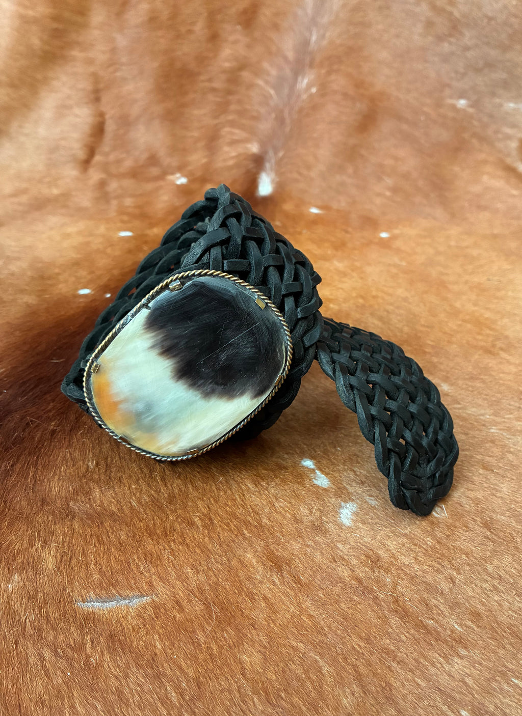 Black Leather & Shell Oval Belt