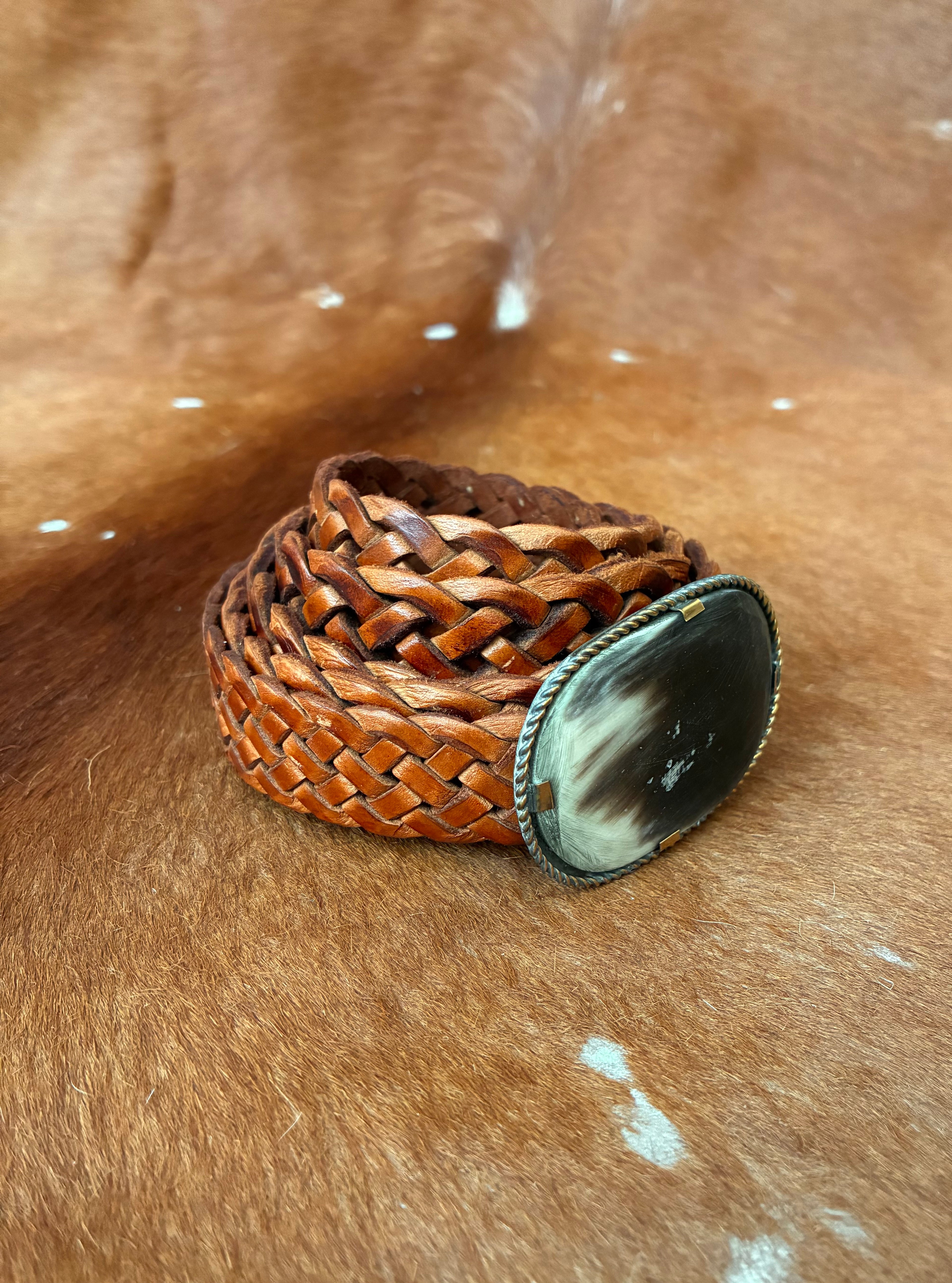 Thin Tan Leather & Shell Oval Belt