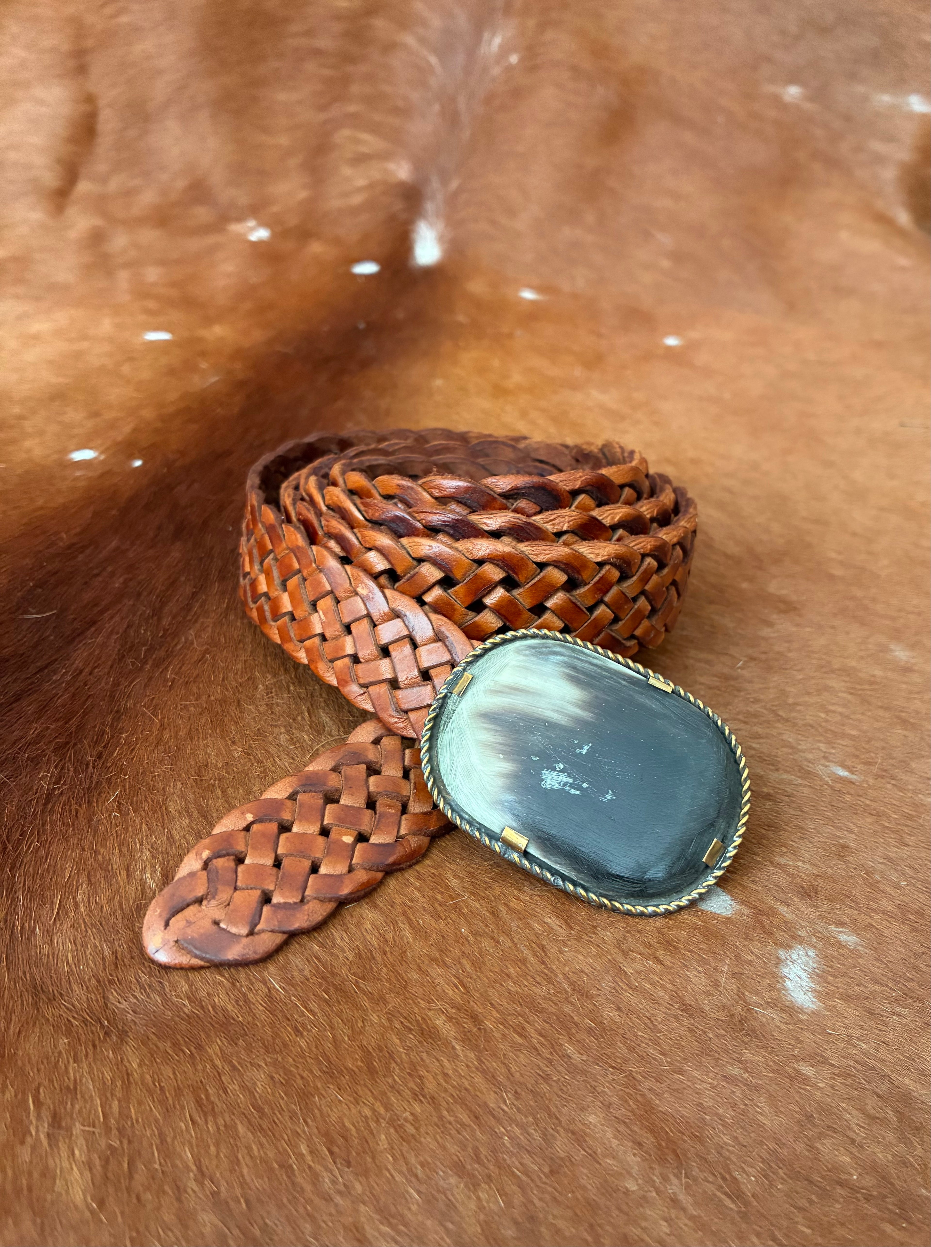 Thin Tan Leather & Shell Oval Belt